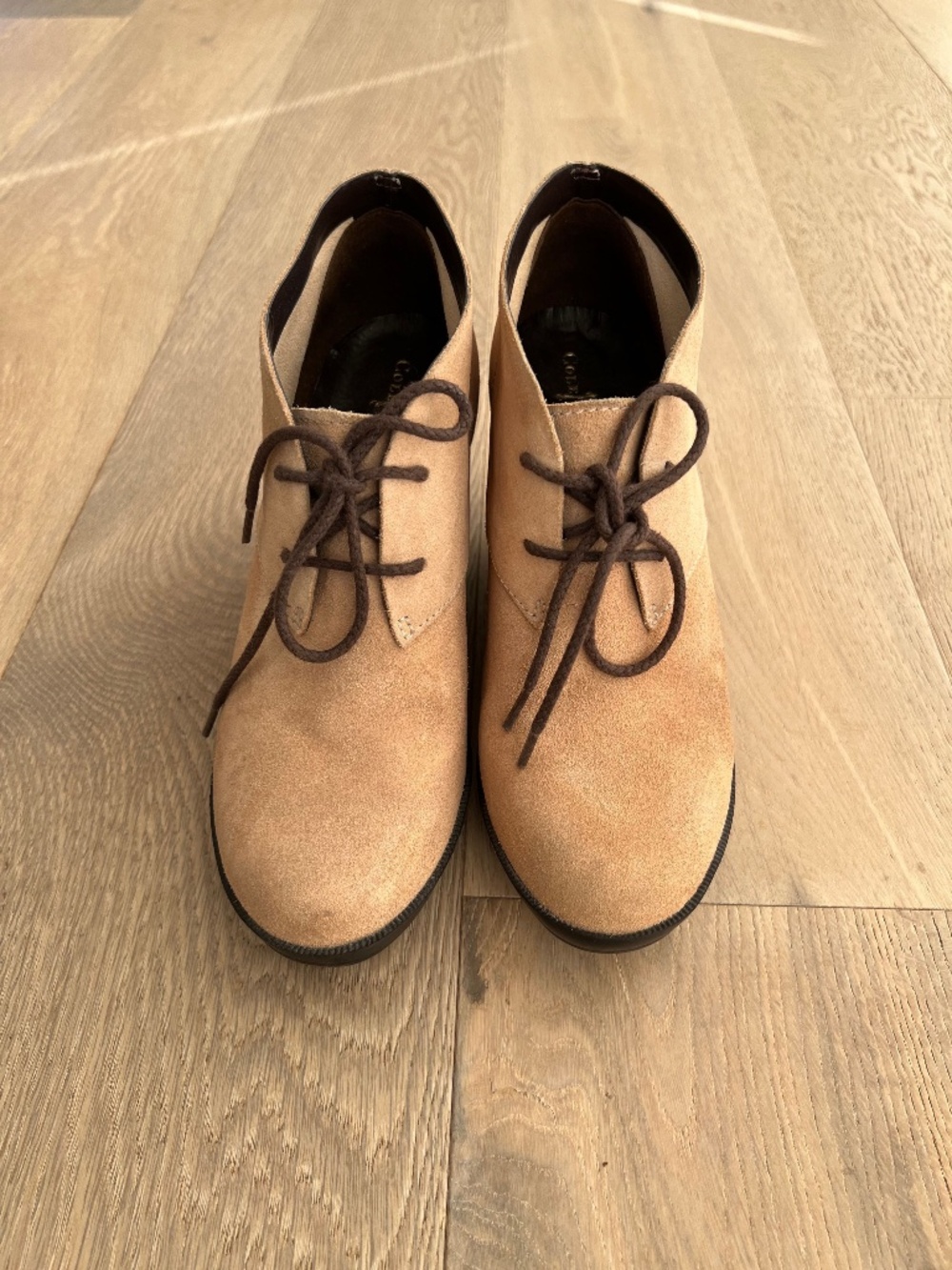038 🇨🇦 Cole Haan Short Light Brown Suede Ankle Boot, Size 8